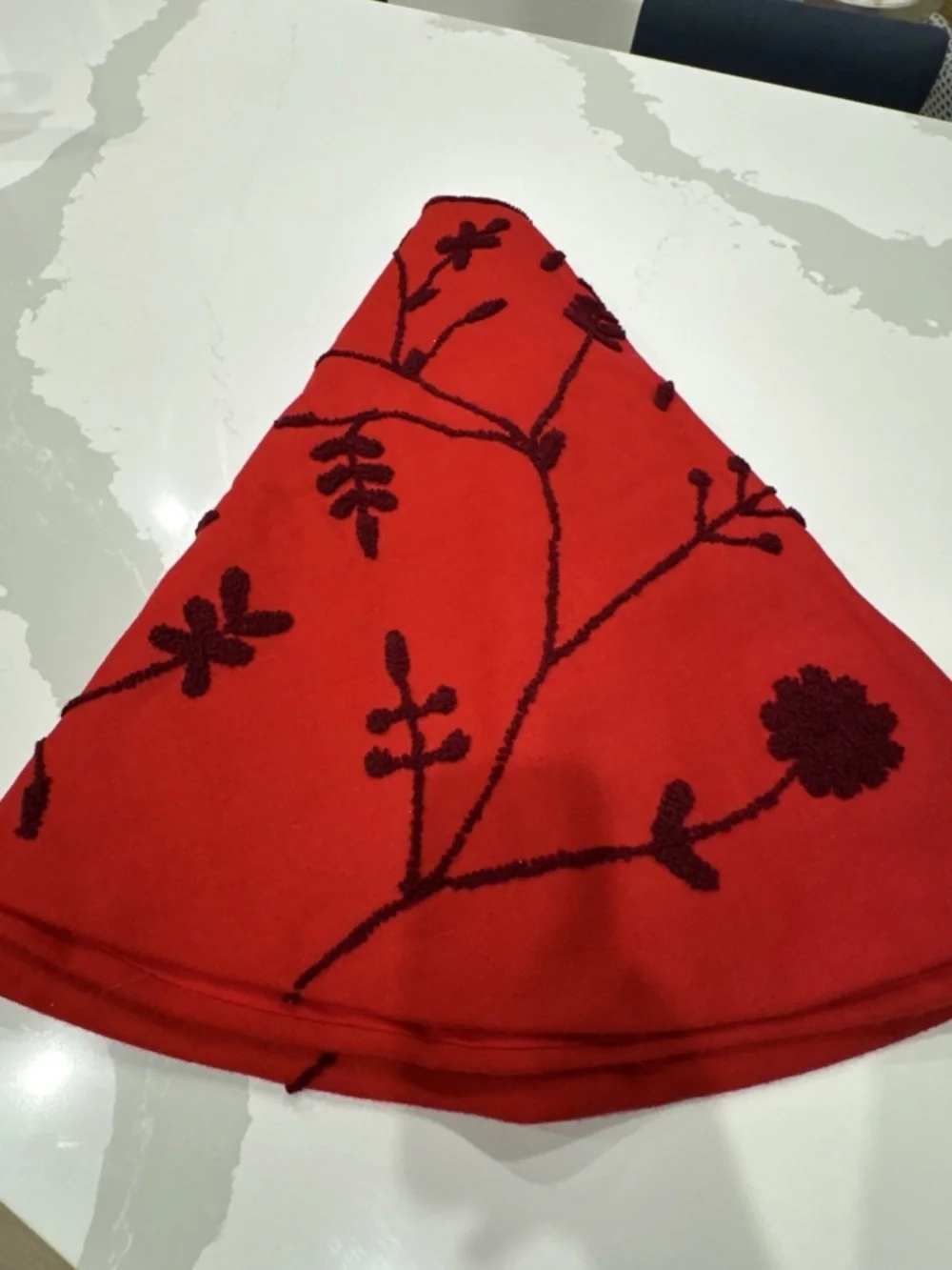 Vintage Classic Crate & Barrel ARCADIA Cranberry Christmas Tree Skirt 54